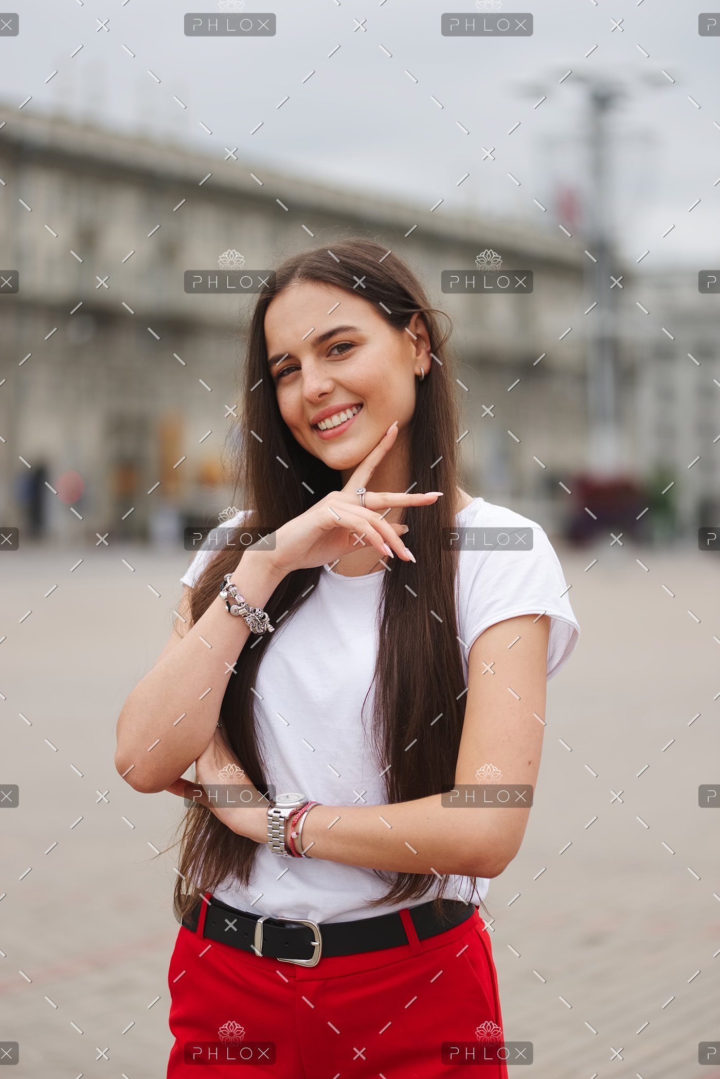 demo-attachment-32-portrait-of-beautiful-brunette-with-long-hair-2QGFDSE